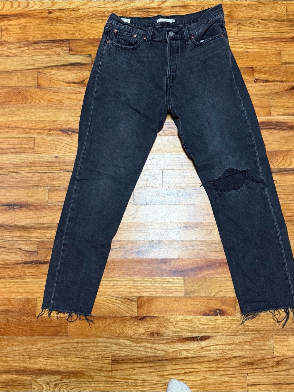 Levi's Black Straight-Leg Women's Jeans with Knee Rip
